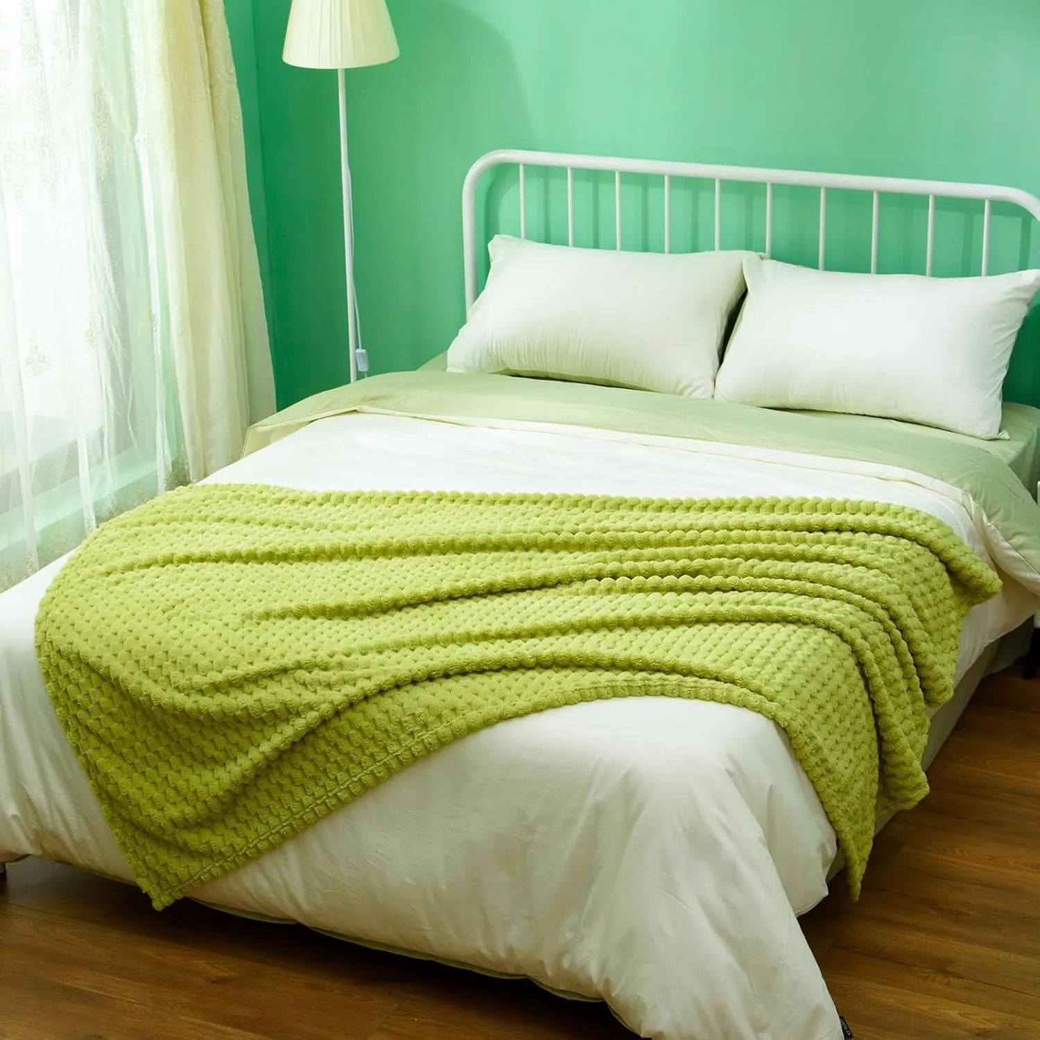 Excervent Flannel Fleece Throw Blanket (40x50 inches), Hexagon Jacquard Decorative Fuzzy Warm Blankets for Kids, Super Soft Cozy, Suitable for All Seasons,Light Green