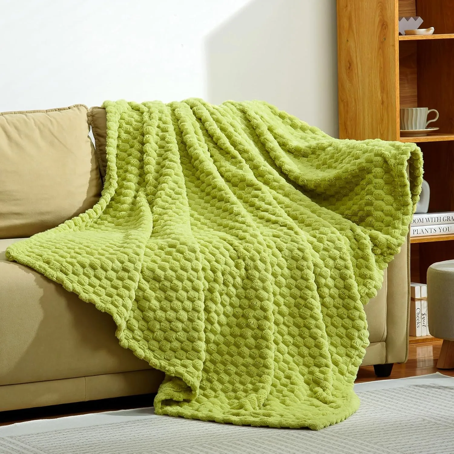 Excervent Flannel Fleece Throw Blanket (40x50 inches), Hexagon Jacquard Decorative Fuzzy Warm Blankets for Kids, Super Soft Cozy, Suitable for All Seasons,Light Green