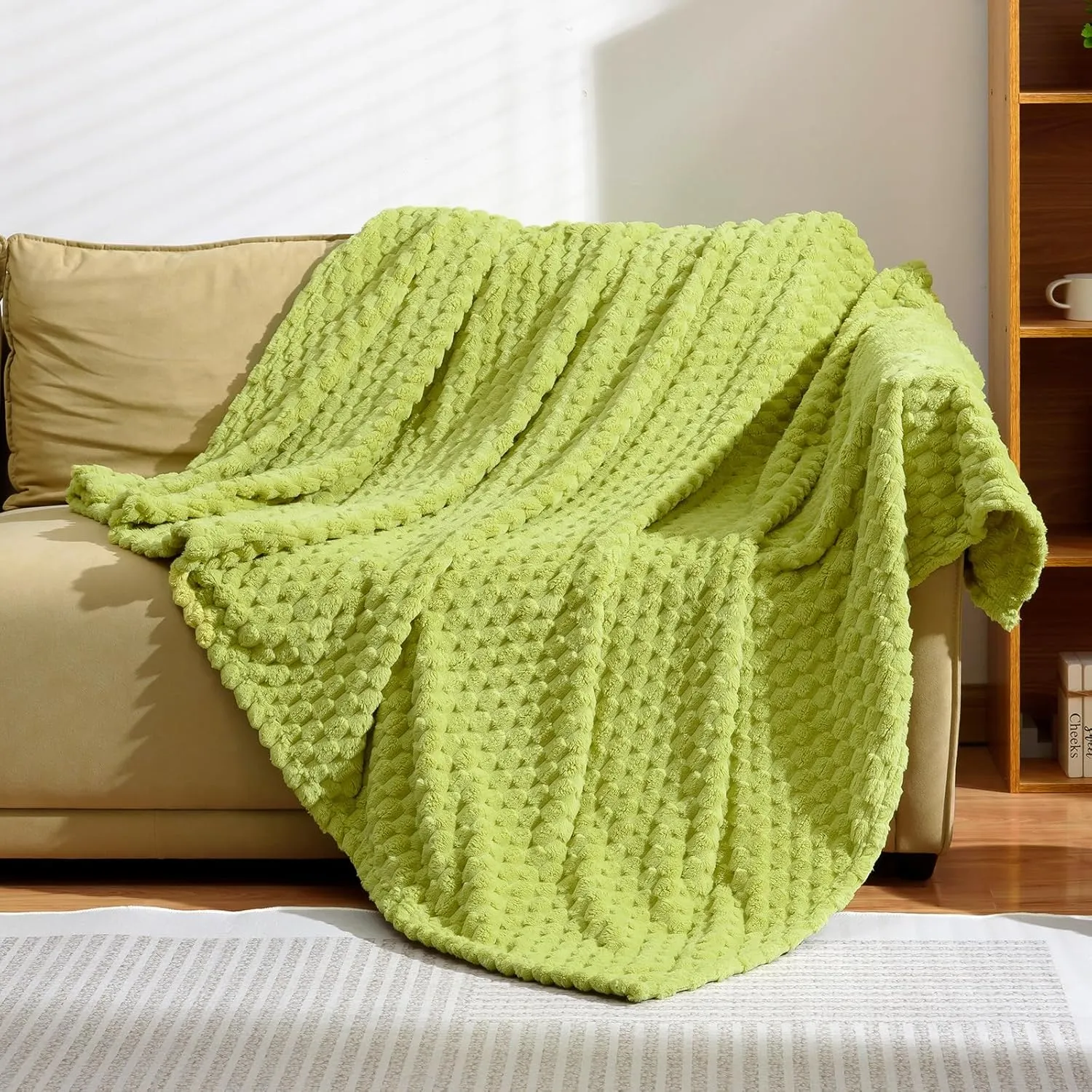Excervent Flannel Fleece Throw Blanket (40x50 inches), Hexagon Jacquard Decorative Fuzzy Warm Blankets for Kids, Super Soft Cozy, Suitable for All Seasons,Light Green