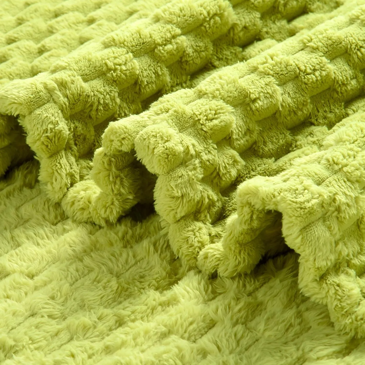 Excervent Flannel Fleece Throw Blanket (40x50 inches), Hexagon Jacquard Decorative Fuzzy Warm Blankets for Kids, Super Soft Cozy, Suitable for All Seasons,Light Green