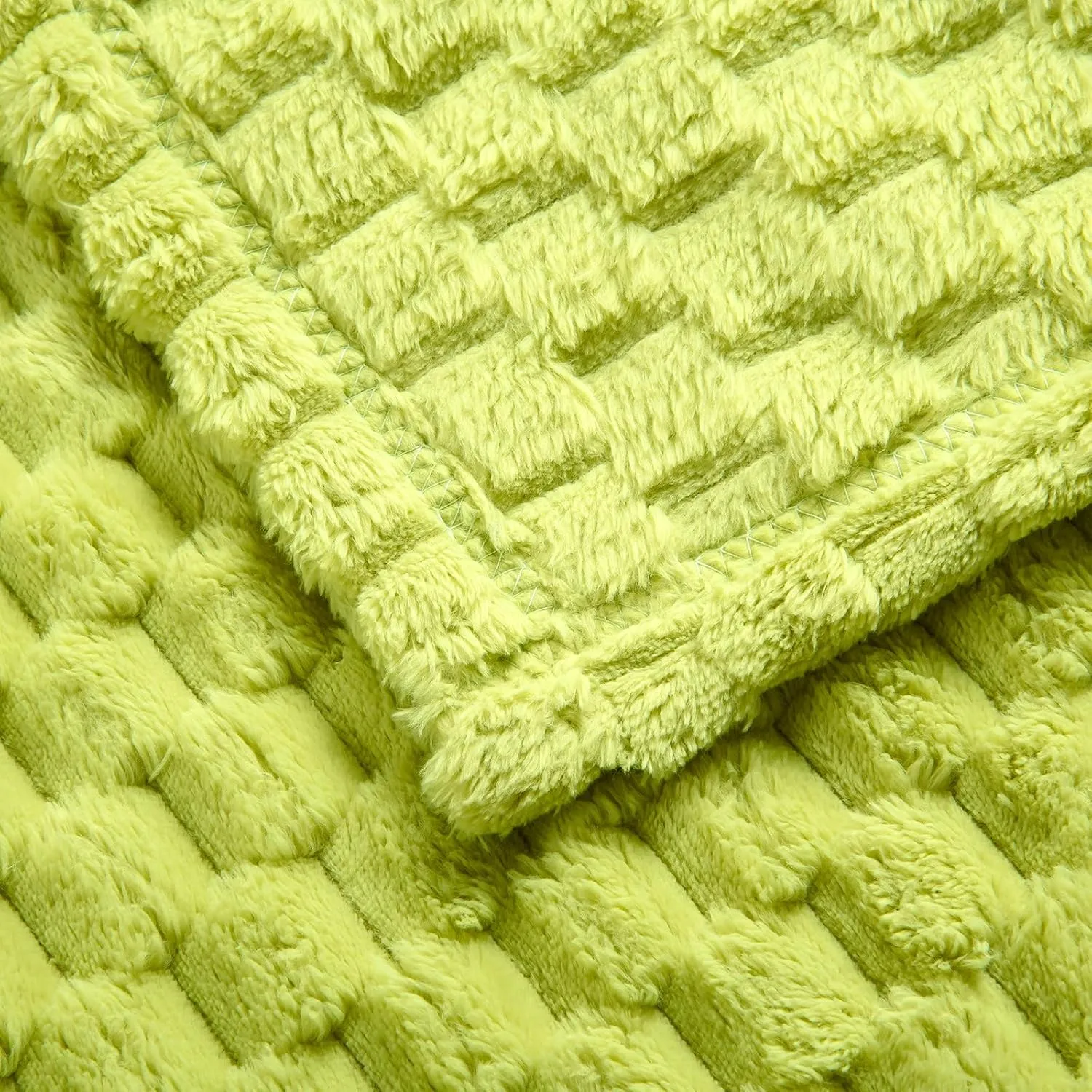 Excervent Flannel Fleece Throw Blanket (40x50 inches), Hexagon Jacquard Decorative Fuzzy Warm Blankets for Kids, Super Soft Cozy, Suitable for All Seasons,Light Green