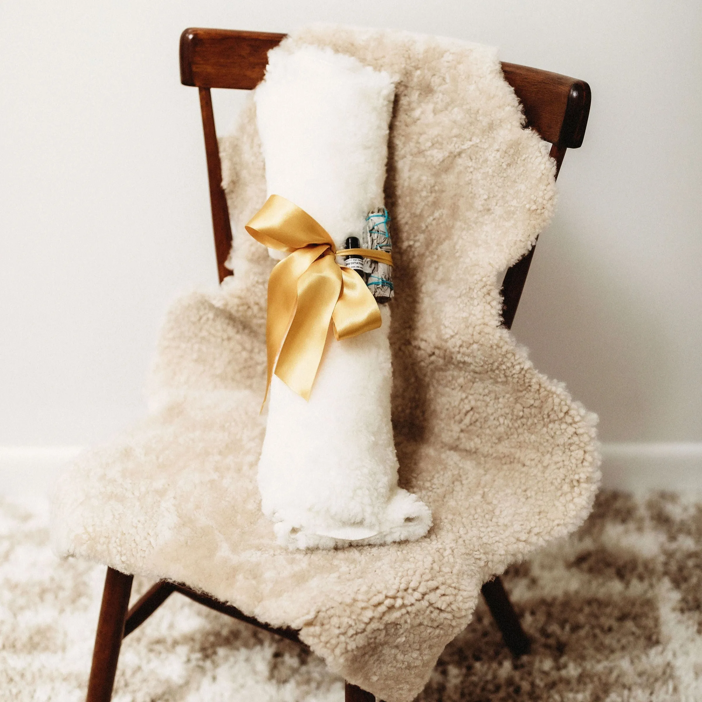 Ivory Curls Travel Sheepskin