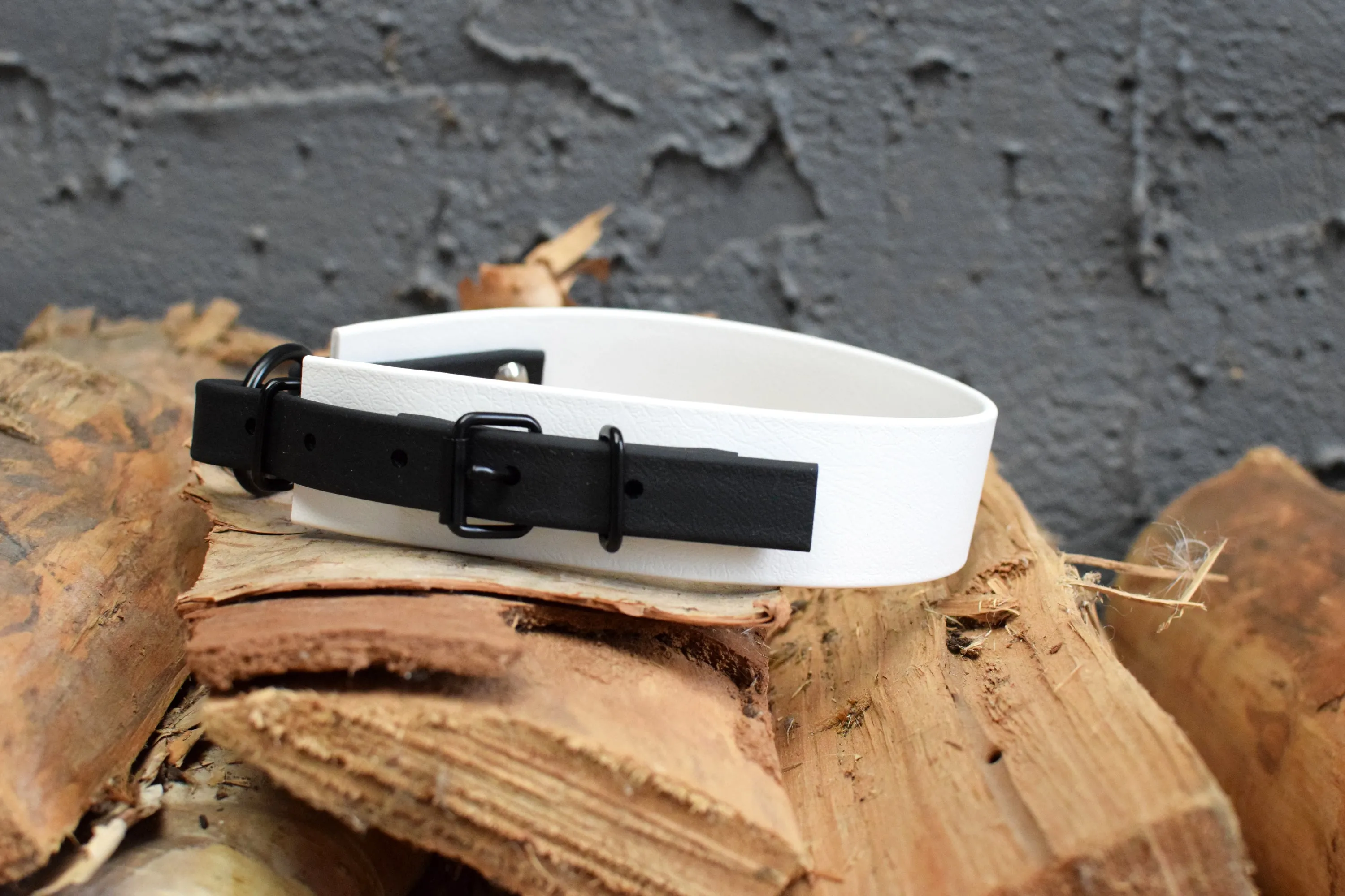LUCI COLLECTION - White & Black Osgiliath Biothane Dog Collar