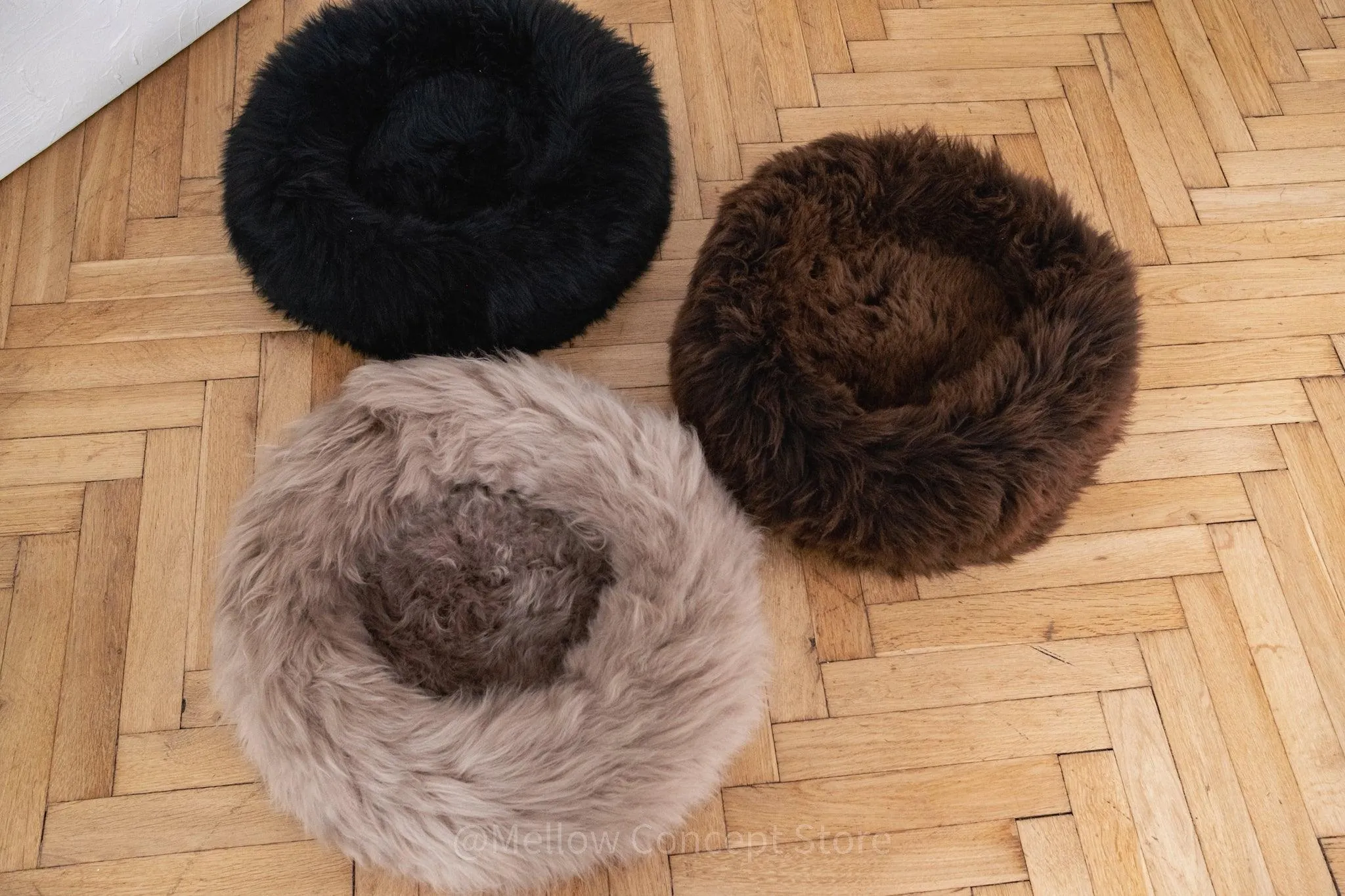 Round Natural Sheepskin Pet Bed - Black